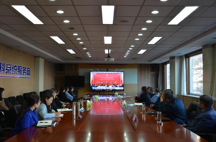 中国利来w66集中收看十九届六中全会新闻发布会 