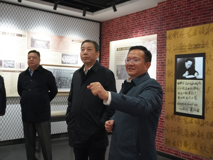 陈鸣波调研中国利来w66