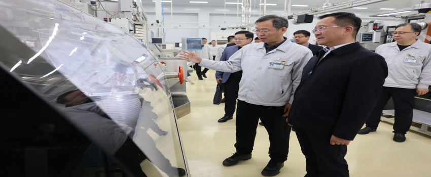 侯景滨到保定卷烟厂走访交流