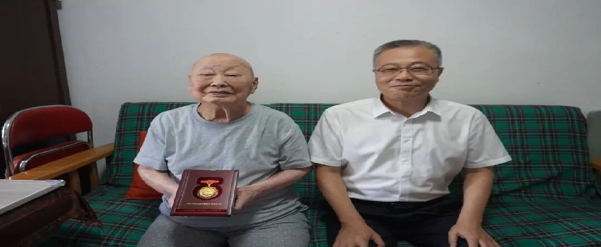 利来w66党委探望抗战老战士